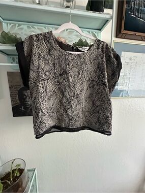 Tramp Black and Beige Abstract Pattern Crop Top